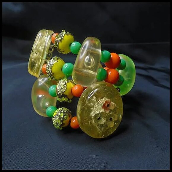 Vintage Lucite Tropical Fruit Salad Beaded Wrap Bracelet Retro Style - Picture 5 of 11